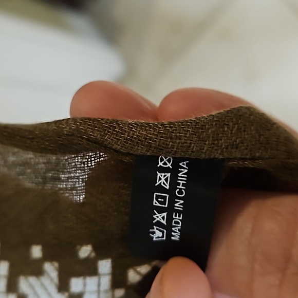 2 Womens Fashionable Scarves Browns Tans White Square Pattern Polyester Viscose - Picture 5 of 7